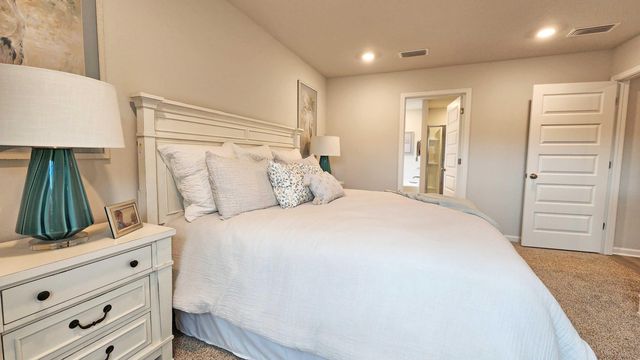 215 Lakeland Dr., Hattiesburg, MS 39402