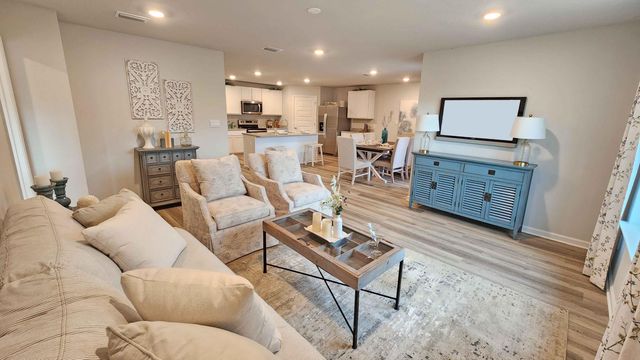 215 Lakeland Dr., Hattiesburg, MS 39402