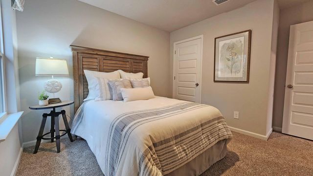 215 Lakeland Dr., Hattiesburg, MS 39402