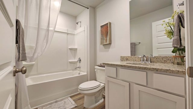 215 Lakeland Dr., Hattiesburg, MS 39402