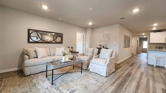 215 Lakeland Dr., Hattiesburg, MS 39402