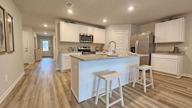 215 Lakeland Dr., Hattiesburg, MS 39402