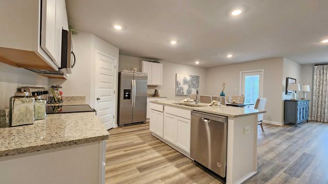 215 Lakeland Dr., Hattiesburg, MS 39402