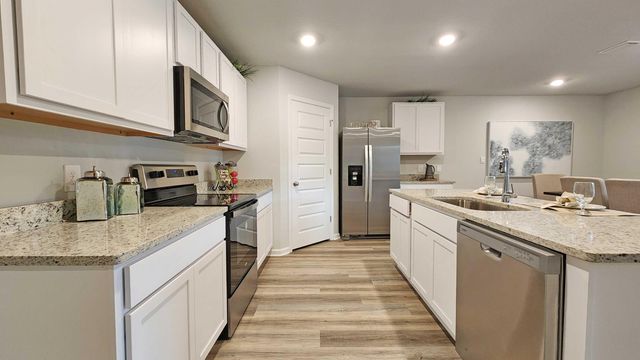 215 Lakeland Dr., Hattiesburg, MS 39402