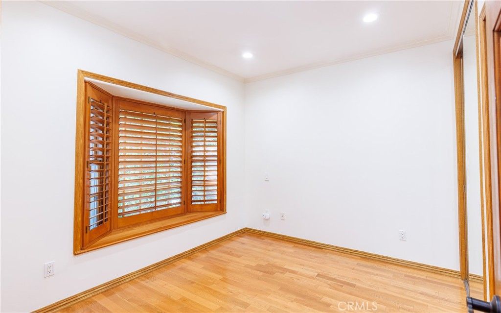 property-img