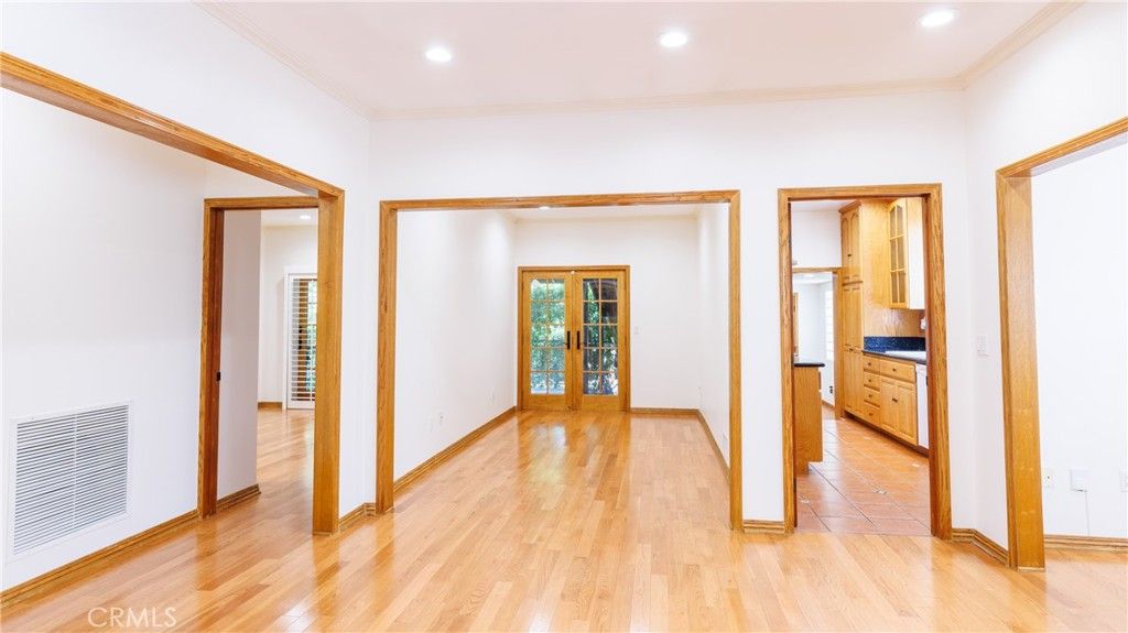 property-img