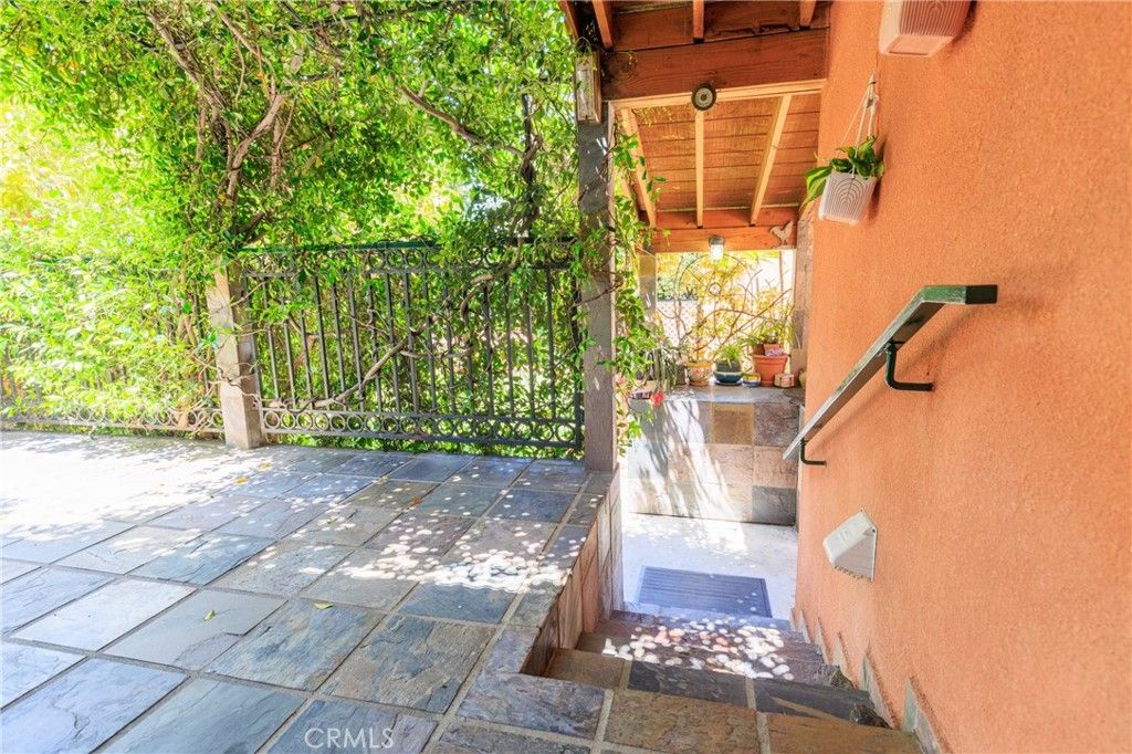 property-img