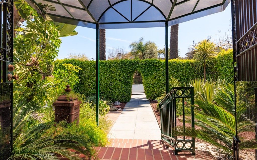 property-img