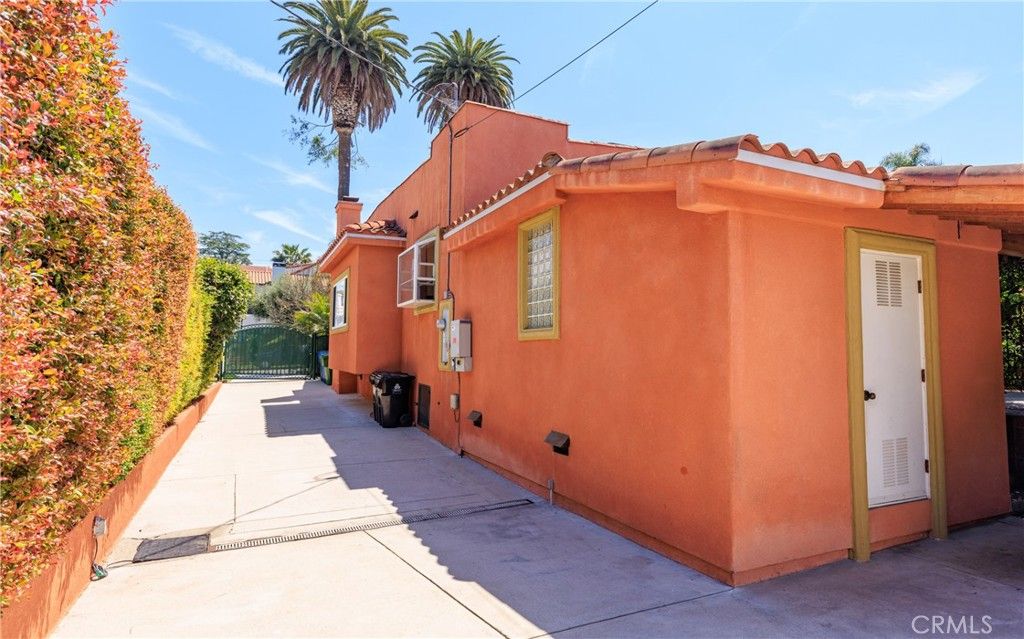 property-img