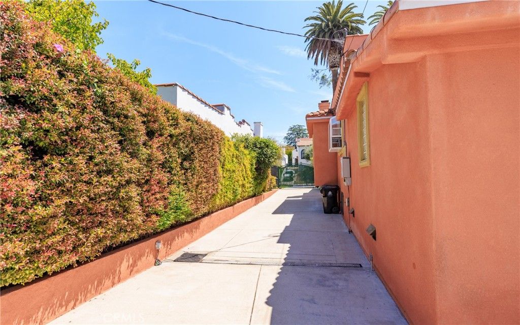 property-img