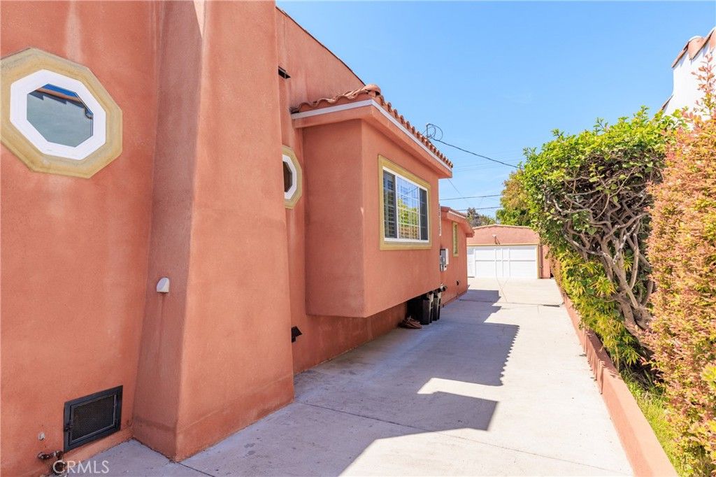 property-img