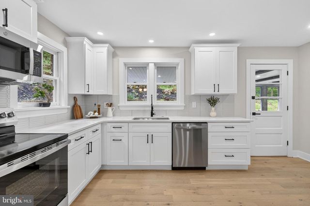 135 BRYN MAWR AVE, Newtown Square, PA 19073