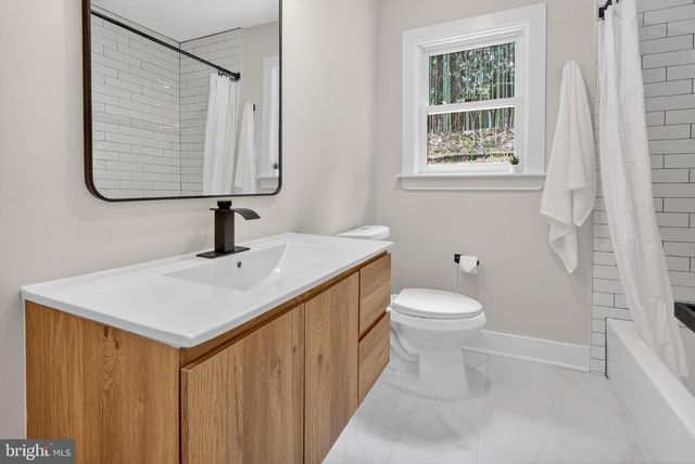 135 BRYN MAWR AVE, Newtown Square, PA 19073