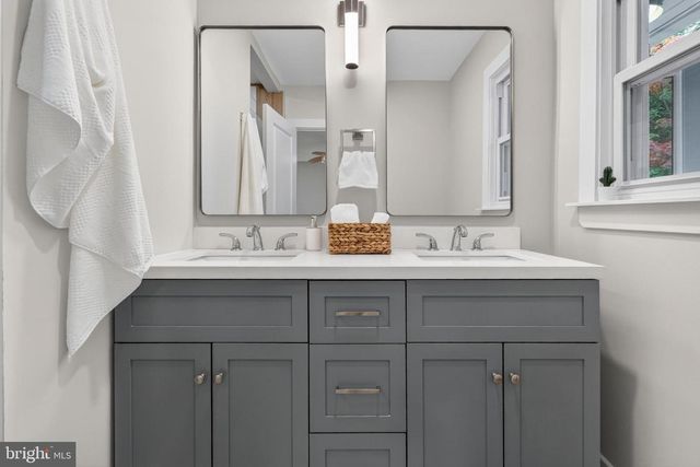 135 BRYN MAWR AVE, Newtown Square, PA 19073