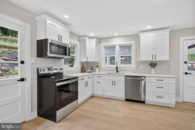 135 BRYN MAWR AVE, Newtown Square, PA 19073