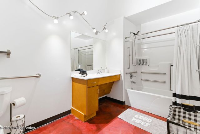 815 W Market St 708, Louisville, KY 40202