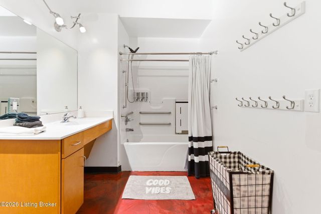 815 W Market St 708, Louisville, KY 40202