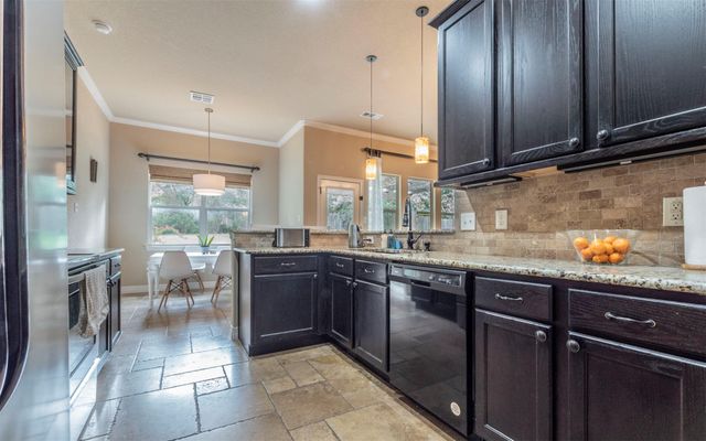 10033 Longhorn SKWY, Dripping Springs, TX 78620