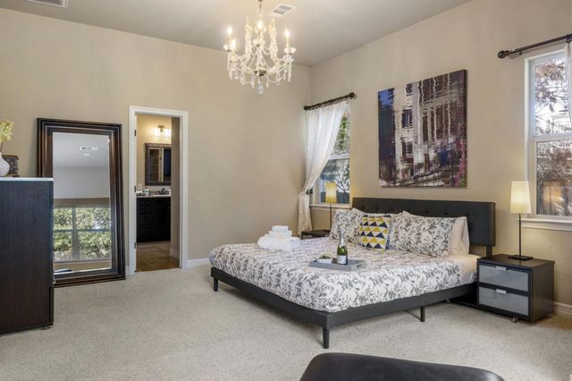 10033 Longhorn SKWY, Dripping Springs, TX 78620