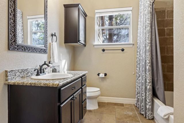 10033 Longhorn SKWY, Dripping Springs, TX 78620