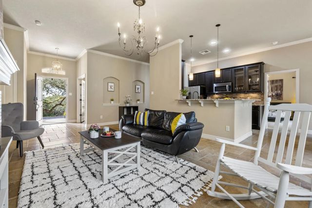 10033 Longhorn SKWY, Dripping Springs, TX 78620