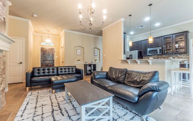 10033 Longhorn SKWY, Dripping Springs, TX 78620