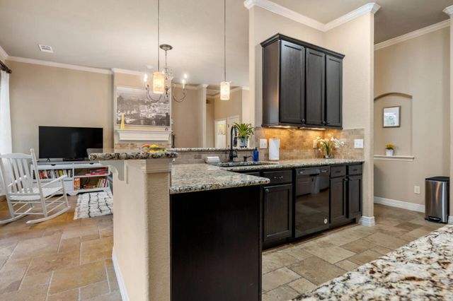 10033 Longhorn SKWY, Dripping Springs, TX 78620