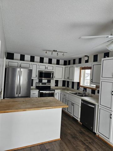 1833 Joes Lake Road SE, Cambridge, MN 55008