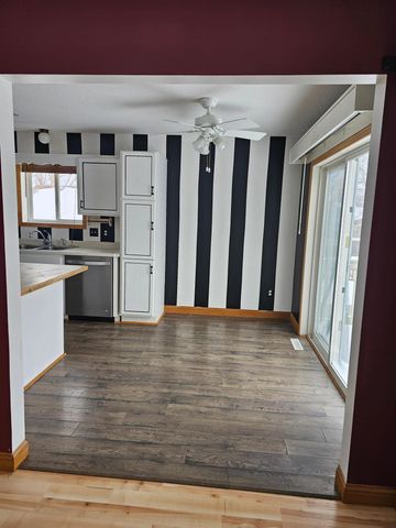 1833 Joes Lake Road SE, Cambridge, MN 55008