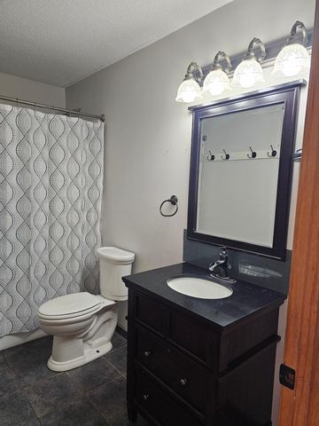 1833 Joes Lake Road SE, Cambridge, MN 55008