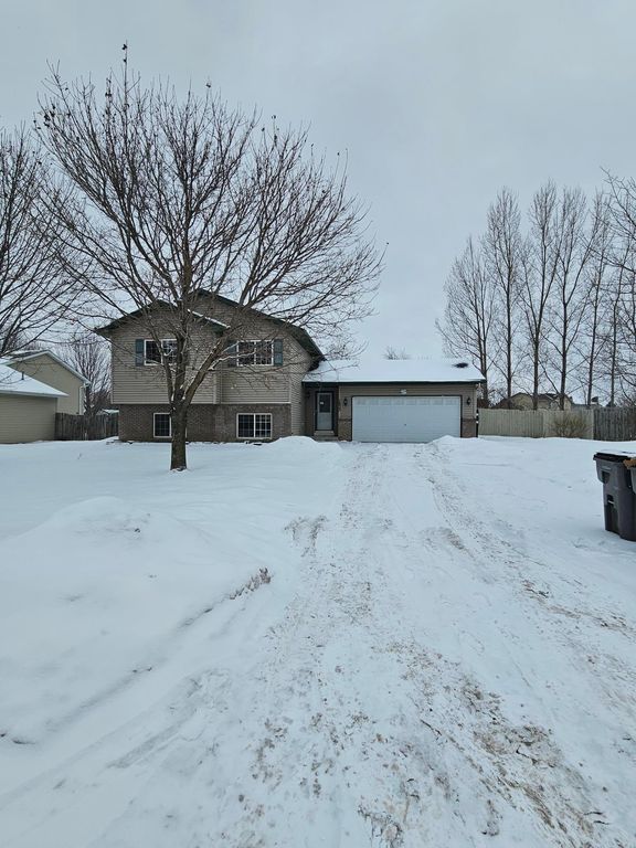 1833 Joes Lake Road SE, Cambridge, MN 55008