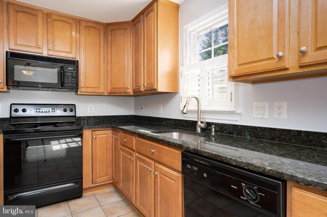 2011 PIERIS CT, Vienna, VA 22182