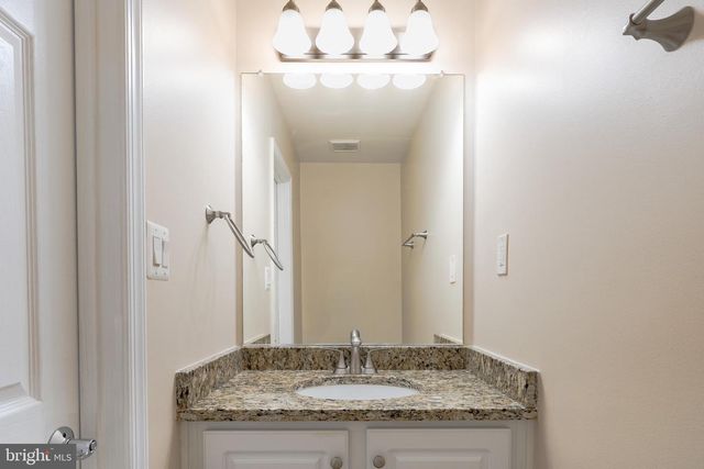 2011 PIERIS CT, Vienna, VA 22182