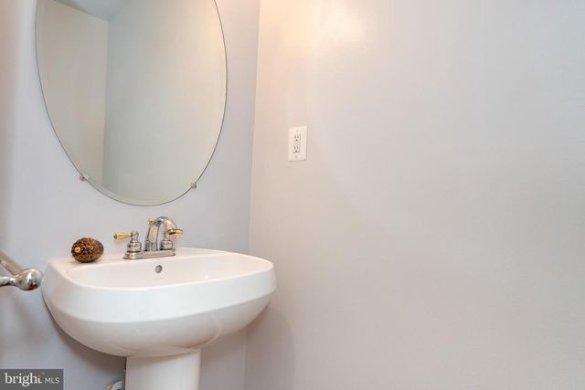 2011 PIERIS CT, Vienna, VA 22182