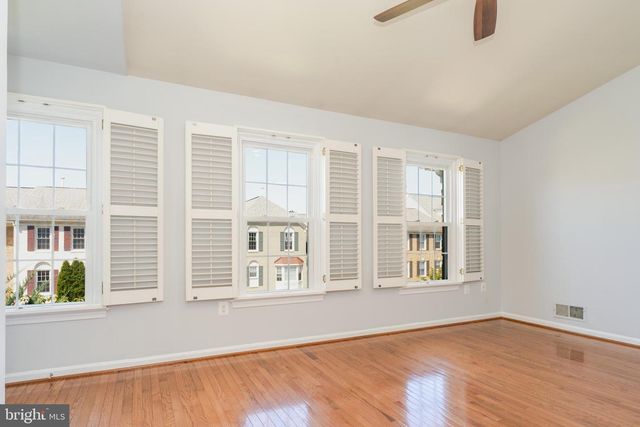 2011 PIERIS CT, Vienna, VA 22182