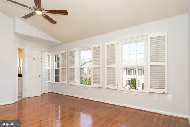 2011 PIERIS CT, Vienna, VA 22182