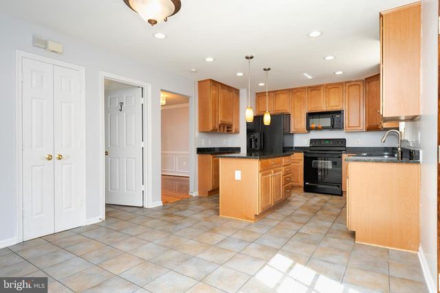 2011 PIERIS CT, Vienna, VA 22182