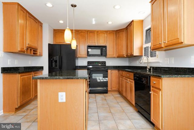 2011 PIERIS CT, Vienna, VA 22182