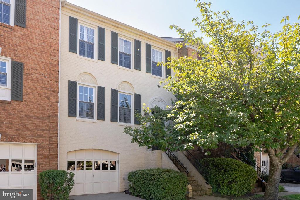 2011 PIERIS CT, Vienna, VA 22182
