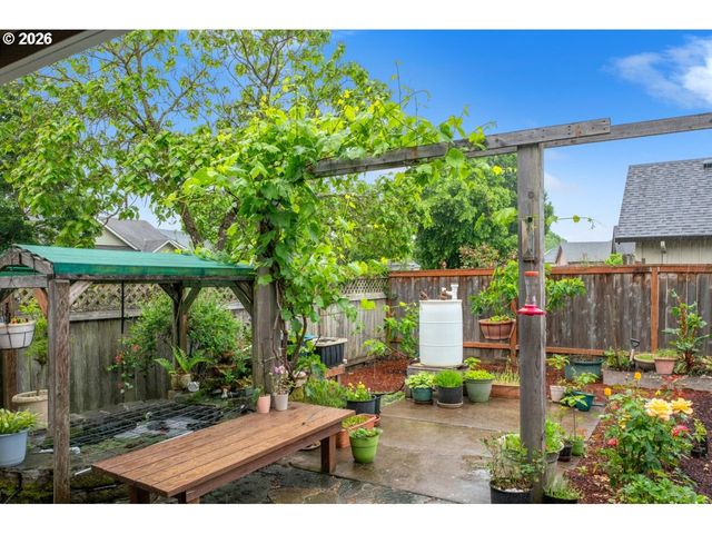 1740 CALISTOGA Ct, Eugene, OR 97402