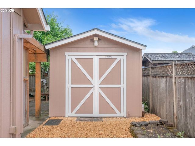 1740 CALISTOGA Ct, Eugene, OR 97402