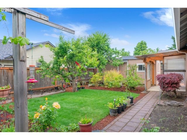 1740 CALISTOGA Ct, Eugene, OR 97402