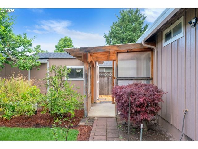 1740 CALISTOGA Ct, Eugene, OR 97402