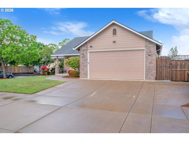 1740 CALISTOGA Ct, Eugene, OR 97402
