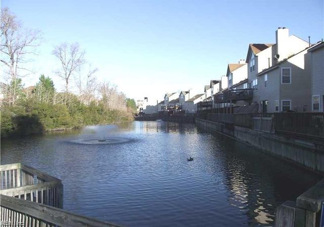 873 Gas Light LN, Virginia Beach, VA 23462