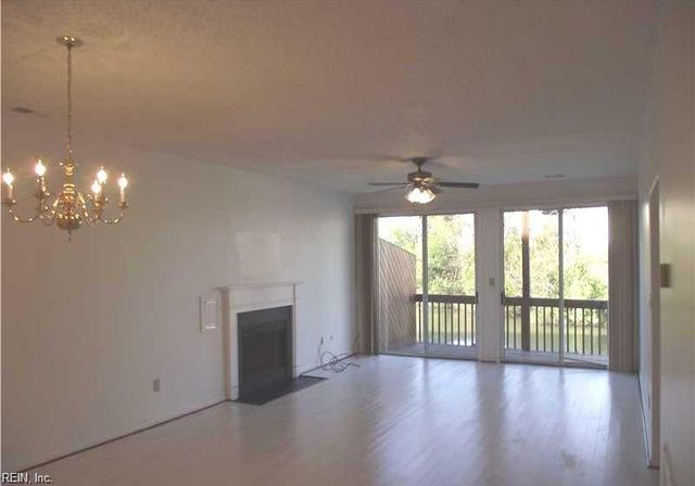 873 Gas Light LN, Virginia Beach, VA 23462