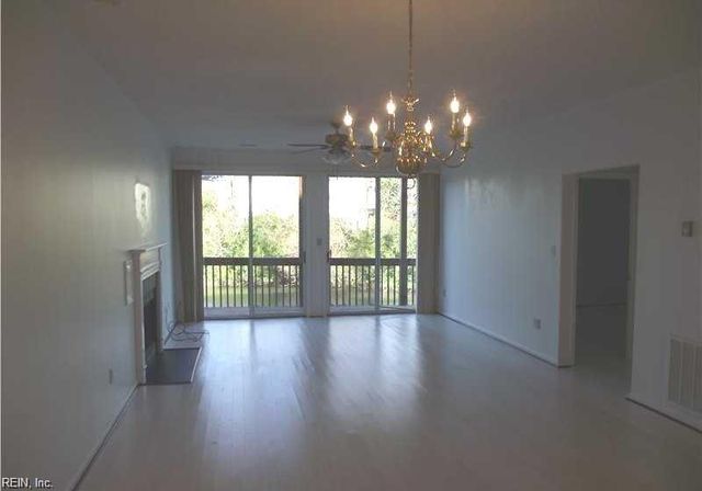 873 Gas Light LN, Virginia Beach, VA 23462