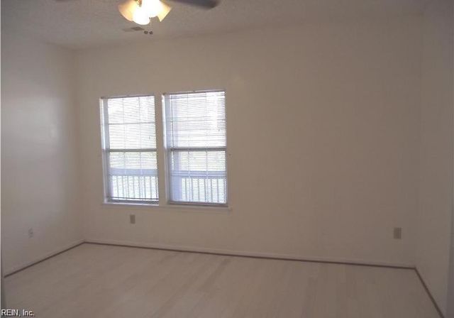 873 Gas Light LN, Virginia Beach, VA 23462