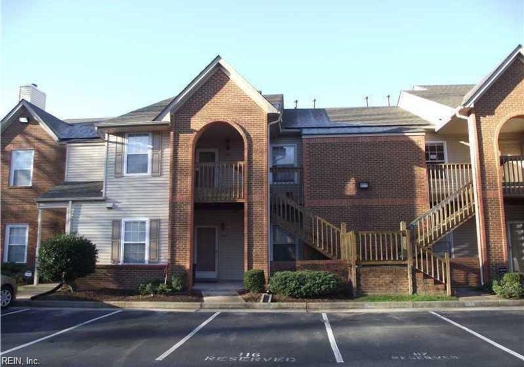 873 Gas Light LN, Virginia Beach, VA 23462
