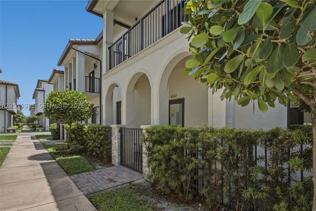 4532 NW 83 PSGE 0, Doral, FL 33166